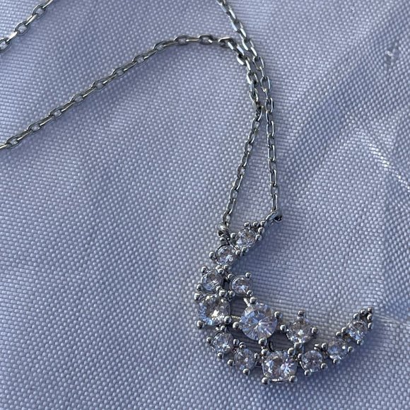 Crescent Moon Rhinestone necklace - Picture 4 of 7